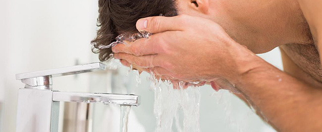 Should you wash your face with hot or cold water?